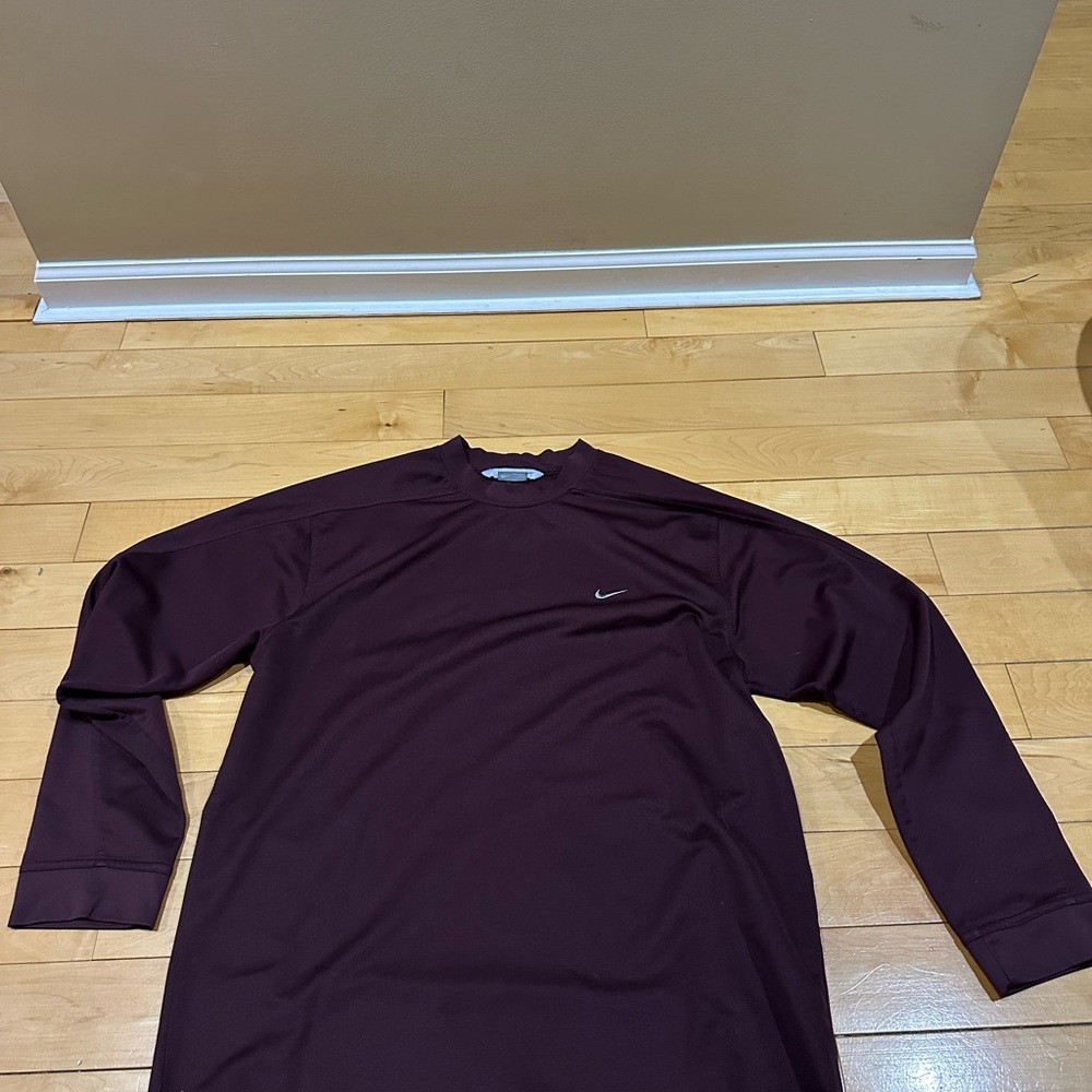Vintage Nike Men's Burgundy Long Sleeve Tee